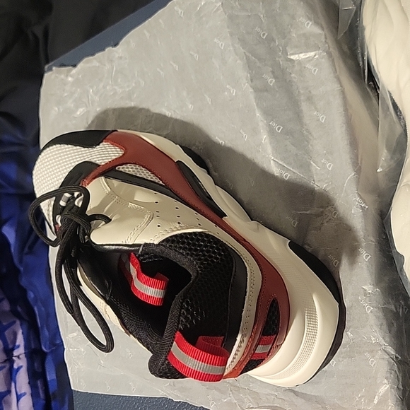 DIOR B22 RED BLACK AND WHITE SNEAKERS - Picture 6 of 9